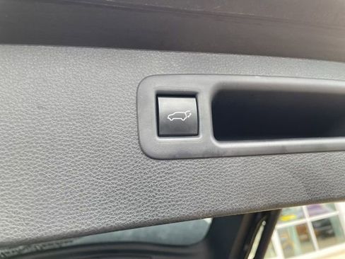 Used 2023 Toyota Highlander LE image 10