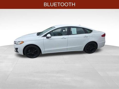 Used 2019 Ford Fusion SE image 4