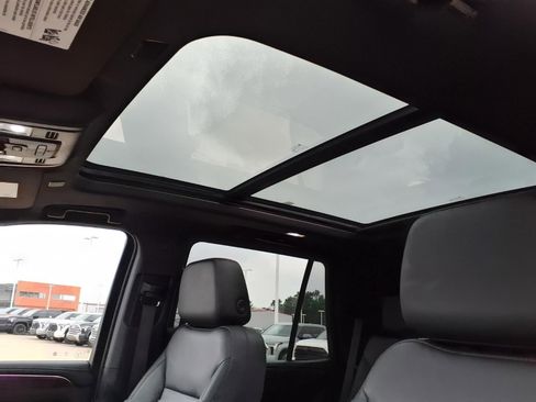 Used 2022 Chevrolet Tahoe LT w/ LT Signature Package RWD image 13