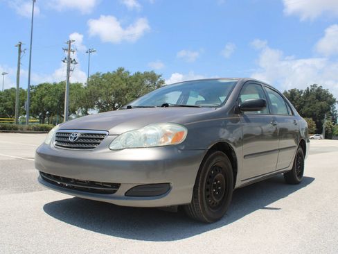 Used 2005 Toyota Corolla CE FWD image 3