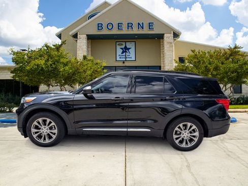 Used 2022 Ford Explorer XLT w/ Equipment Group 202A RWD image 2