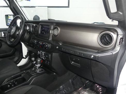 Used 2018 Jeep Wrangler Unlimited Sport S AWD/4WD image 22