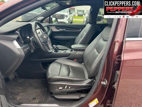 Used 2022 Cadillac XT5 Premium Luxury w/ Technology Package FWD image 11