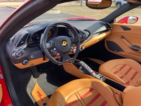Used 2018 Ferrari 488 Spider image 25