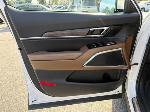 Used 2022 Kia Telluride SX w/ SX Prestige Package image 10