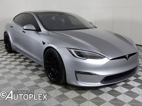 Used 2025 Tesla Model S Plaid image 3