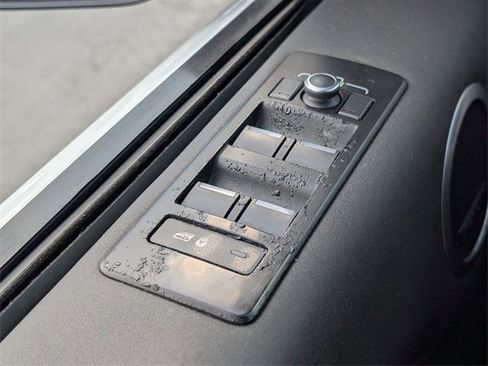Used 2020 Land Rover Discovery Landmark image 35