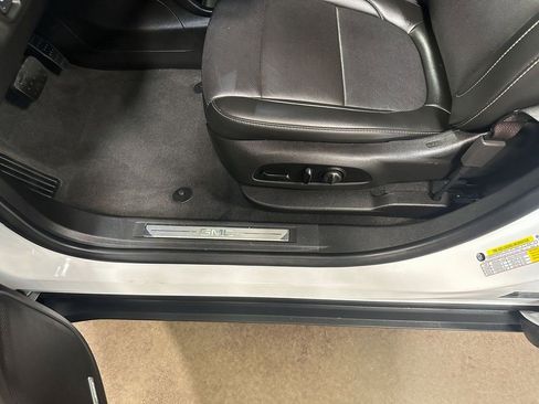 Used 2021 GMC Acadia SLT image 61