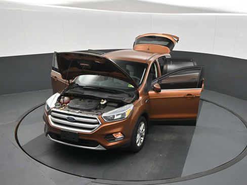 Used 2017 Ford Escape SE AWD/4WD image 36