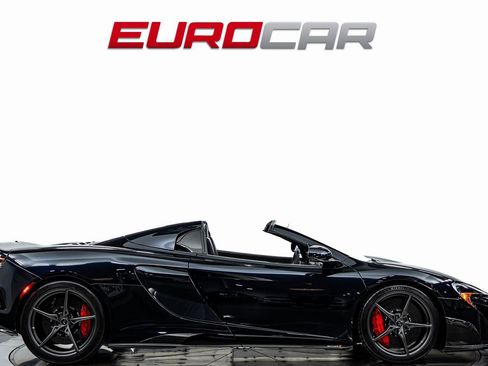 Used 2016 McLaren 675LT Spider image 8