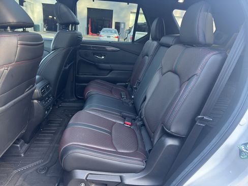 Used 2025 Honda Pilot Black Edition image 21