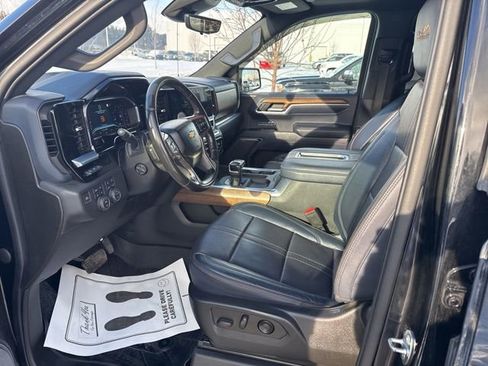 Used 2022 Chevrolet Silverado 1500 High Country w/ High Country Premium Package AWD/4WD image 18