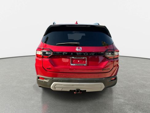 Used 2025 Honda Pilot TrailSport image 7