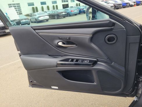 Used 2022 Lexus ES 300h w/ Premium Package image 15