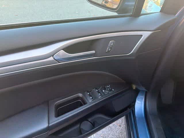 Used 2018 Ford Fusion SE w/ Fusion SE Technology Package FWD image 10