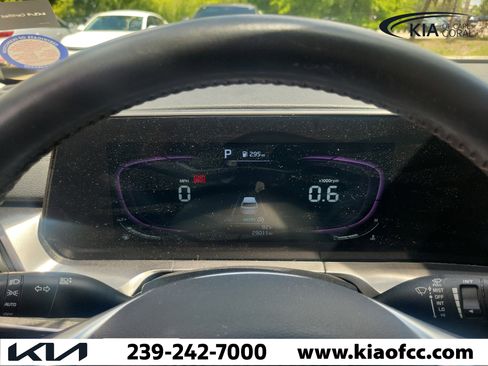 Used 2024 Kia Telluride LX FWD image 24