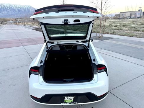 Used 2024 Toyota Prius LE image 9