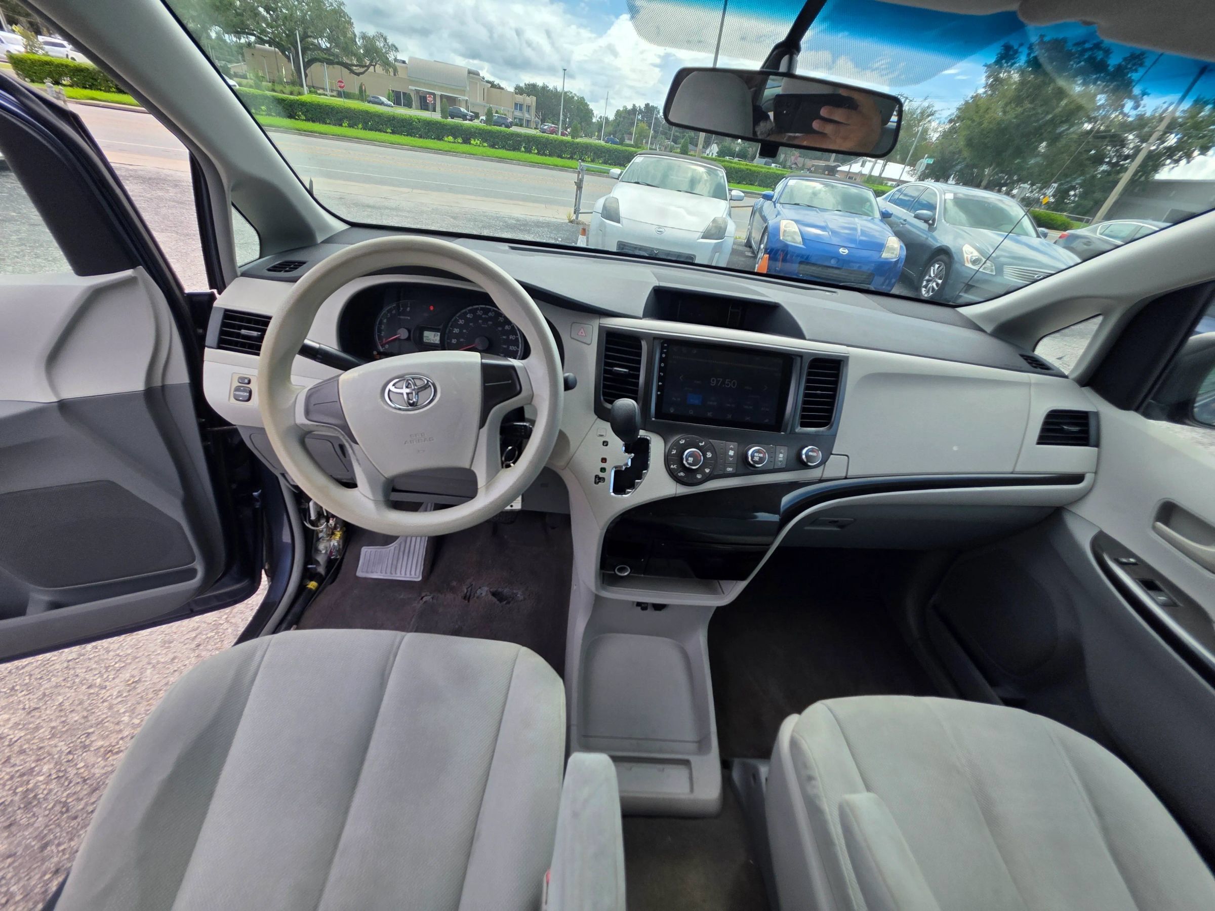 Used 2014 Toyota Sienna L FWD image 10