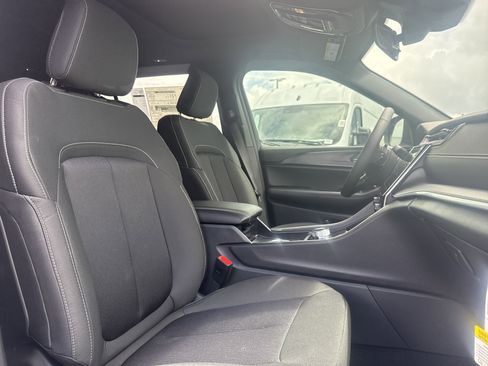 Used 2025 Jeep Grand Cherokee L Laredo w/ Luxury Tech Group I image 12