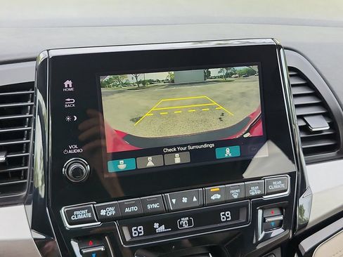 Certified 2023 Honda Odyssey Touring image 24