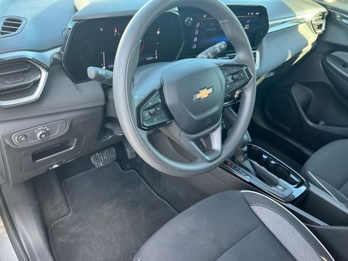 Used 2025 Chevrolet TrailBlazer LT AWD/4WD image 19