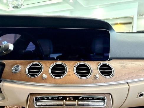 Used 2023 Mercedes-Benz E 350 4MATIC Sedan image 21