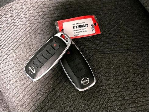 Used 2025 Nissan Rogue SV AWD/4WD image 30