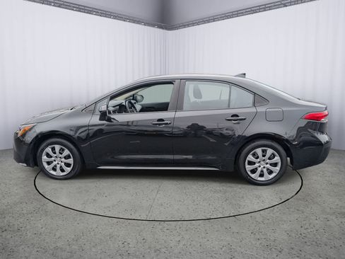 Used 2022 Toyota Corolla LE image 5