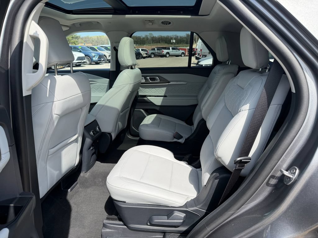 Used 2025 Ford Explorer Platinum w/ LUX Leather Package AWD/4WD image 30