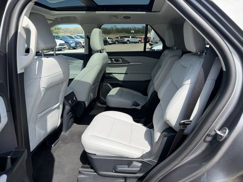 Used 2025 Ford Explorer Platinum w/ LUX Leather Package AWD/4WD image 30