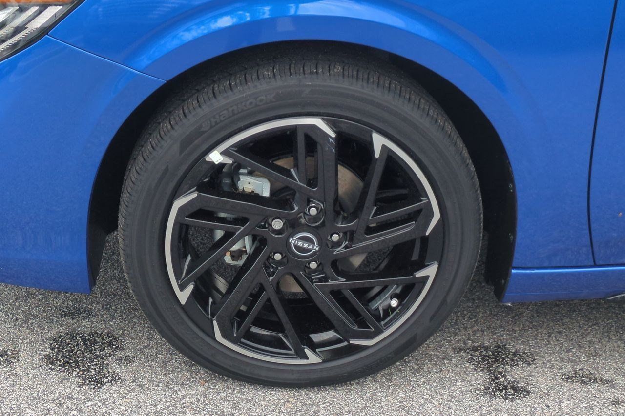New 2026 Nissan Sentra SR w/ Floor Mat Package FWD image 11