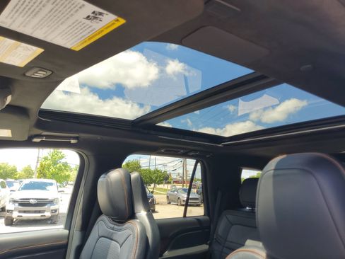 Used 2022 Lincoln Navigator Black Label AWD/4WD image 11