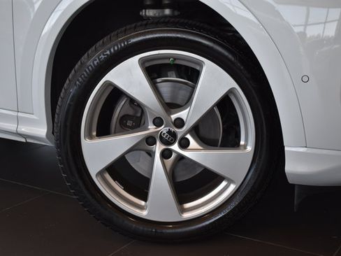 Used 2025 Audi Q5 Premium AWD/4WD image 2