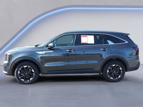 Used 2024 Kia Sorento S AWD/4WD image 3