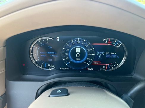 Used 2018 Cadillac Escalade Platinum AWD/4WD image 15