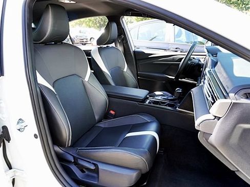 Used 2025 Toyota Camry SE FWD image 13
