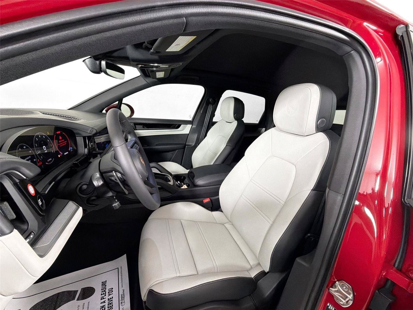 Certified 2026 Porsche Cayenne AWD/4WD image 5