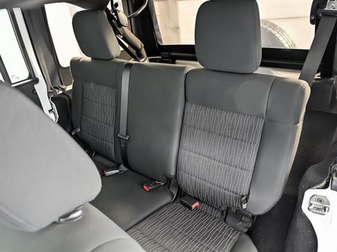 Used 2012 Jeep Wrangler Unlimited Sahara w/ Connectivity Group AWD/4WD image 17