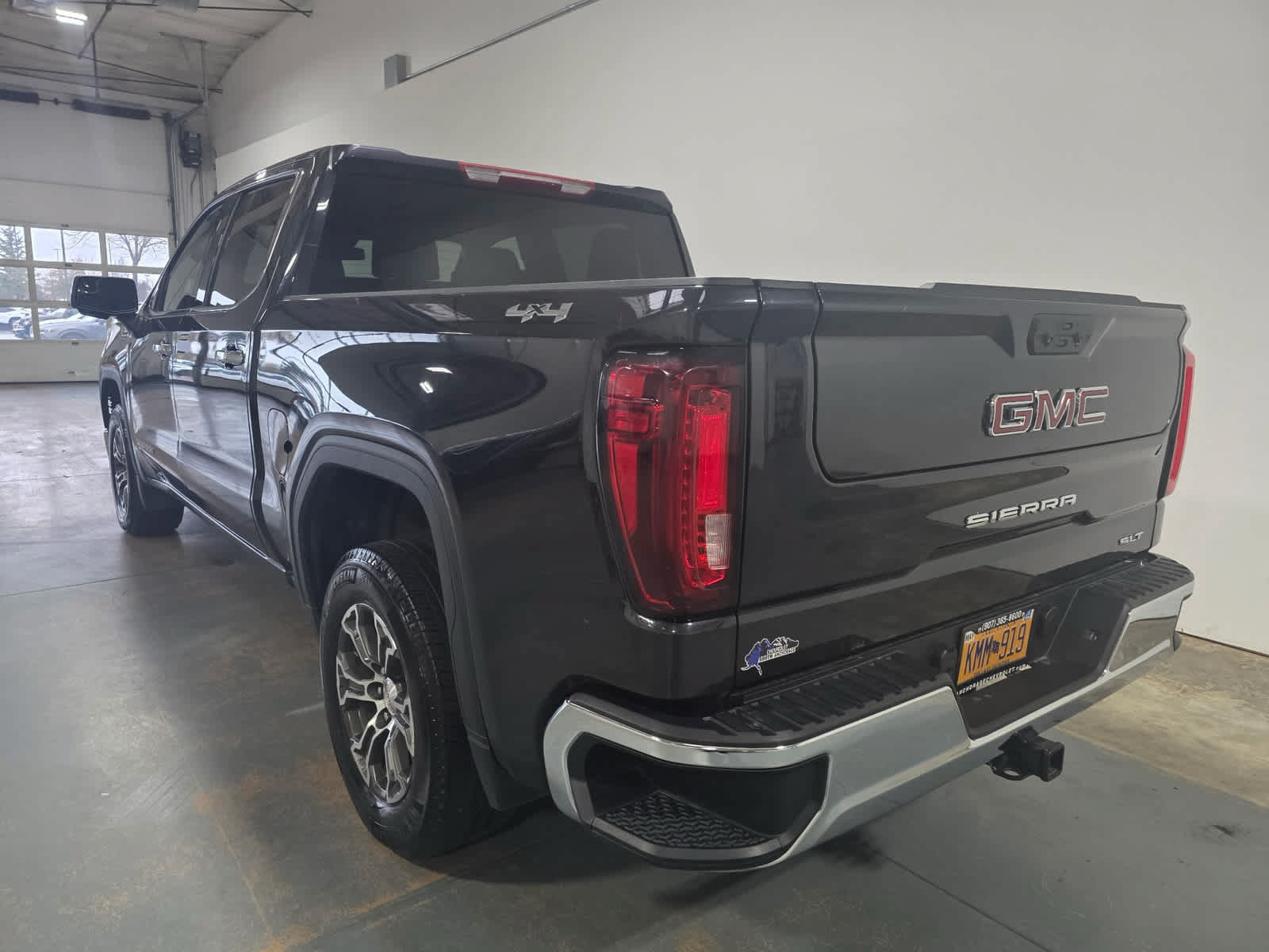 Used 2025 GMC Sierra 1500 SLT AWD/4WD image 3