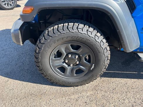 Certified 2023 Jeep Gladiator Sport w/ Trailer Tow Package image 25