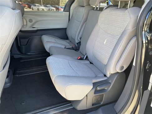 Used 2024 Toyota Sienna LE image 34