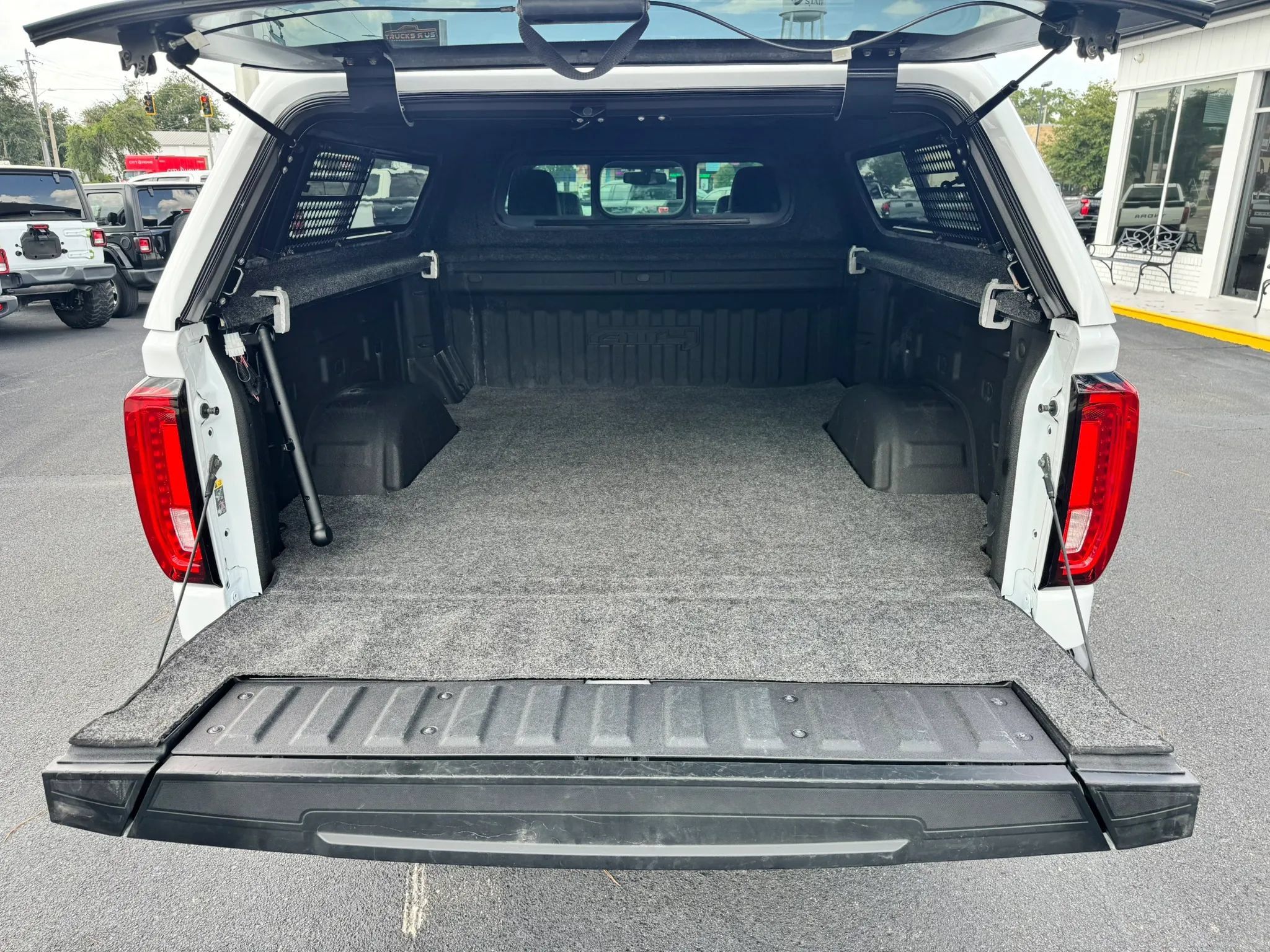 Used 2019 GMC Sierra 1500 AT4 w/ AT4 Premium Package AWD/4WD image 5