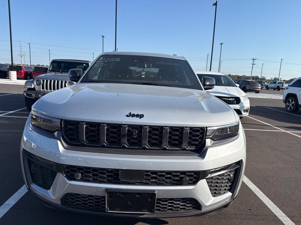 Used 2026 Jeep Grand Cherokee Limited AWD/4WD image 32