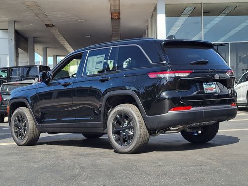 New 2026 Jeep Grand Cherokee Altitude AWD/4WD image 2