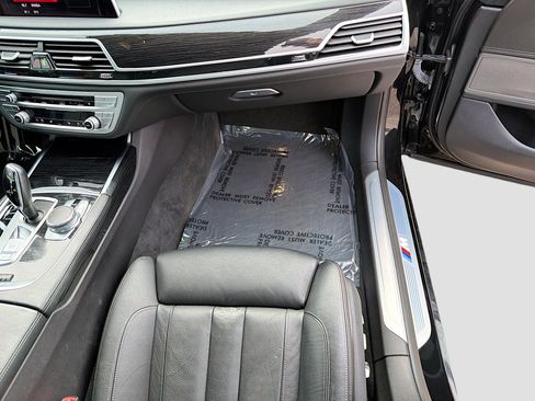 Used 2019 BMW 740i 740i w/ M Sport Package image 17