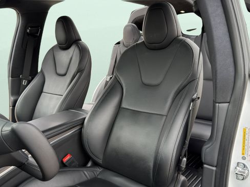 Used 2023 Tesla Model X image 19