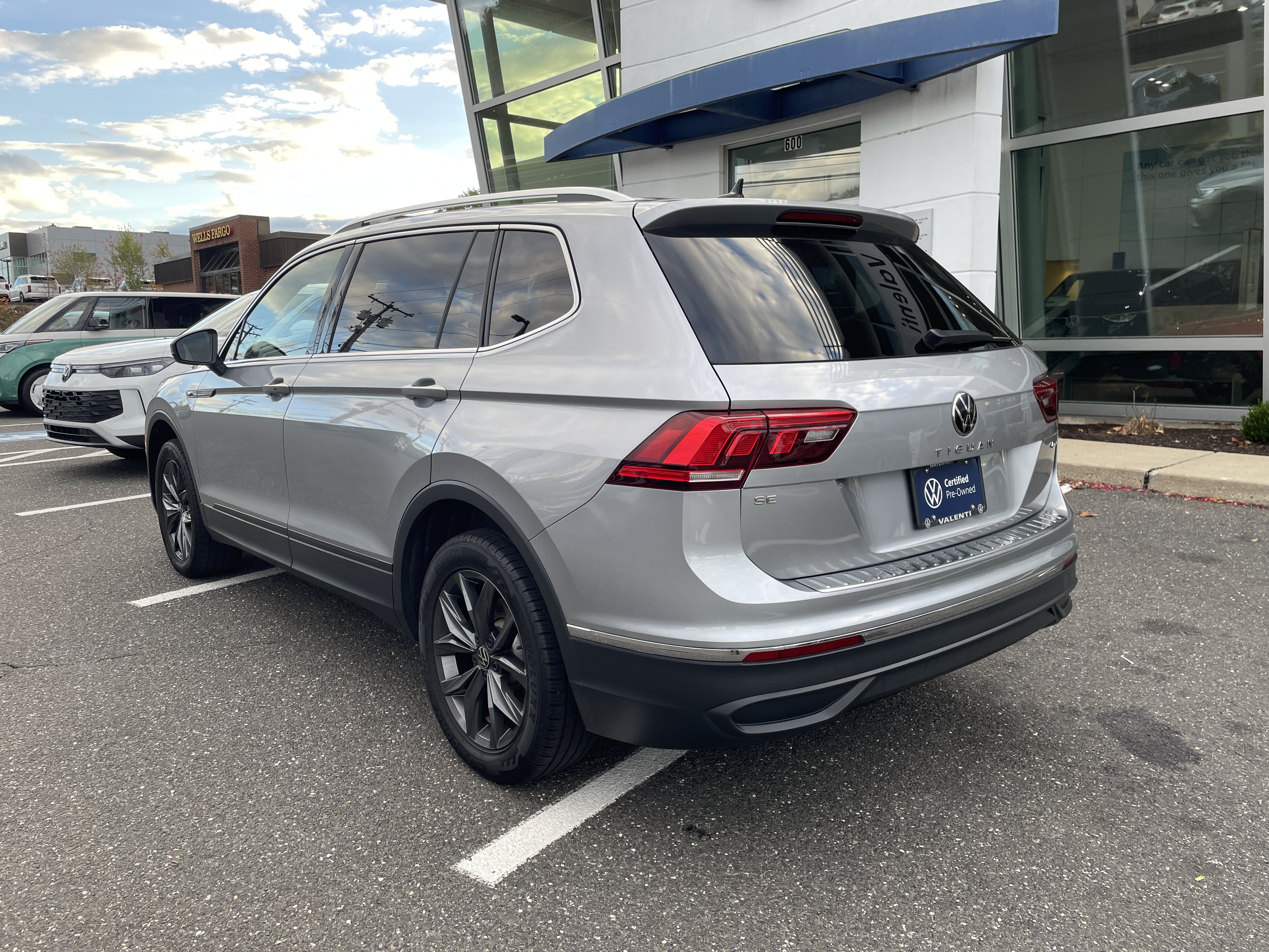 Certified 2022 Volkswagen Tiguan SE AWD/4WD image 6