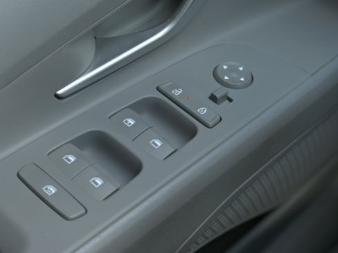Used 2024 Hyundai Elantra SE FWD image 24