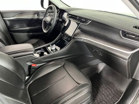 Used 2023 Jeep Grand Cherokee Limited image 46