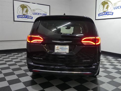 Used 2020 Chrysler Pacifica Limited w/ Tire & Wheel Group FWD image 8